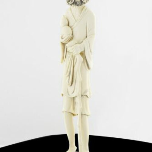 Statuetta in avorio. H 25 cm. Epoca anni '20.