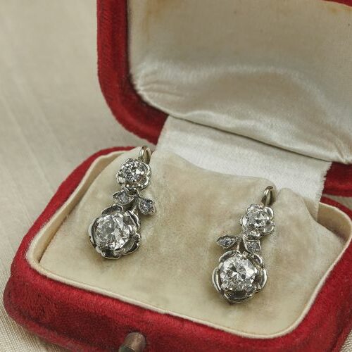 Orecchini oro bianco con diamanti taglio antico totali ct. 1,50 . Epoca inizi '900