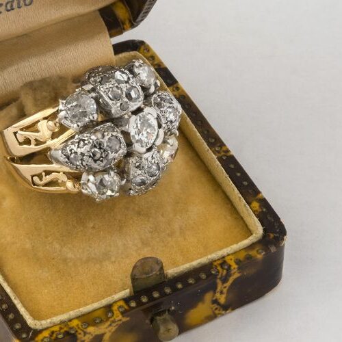 Anello in oro e diamanti taglio brillante antico. Totali ct. 2 ca. Epoca anni '40