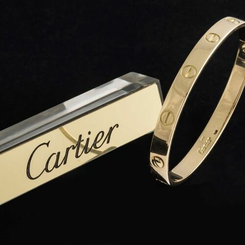 Bracciale in oro giallo serie "Love" di Cartier
