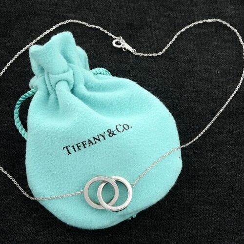 Collana con centrale ad anelli intrecciati in argento. Tiffany & Co.